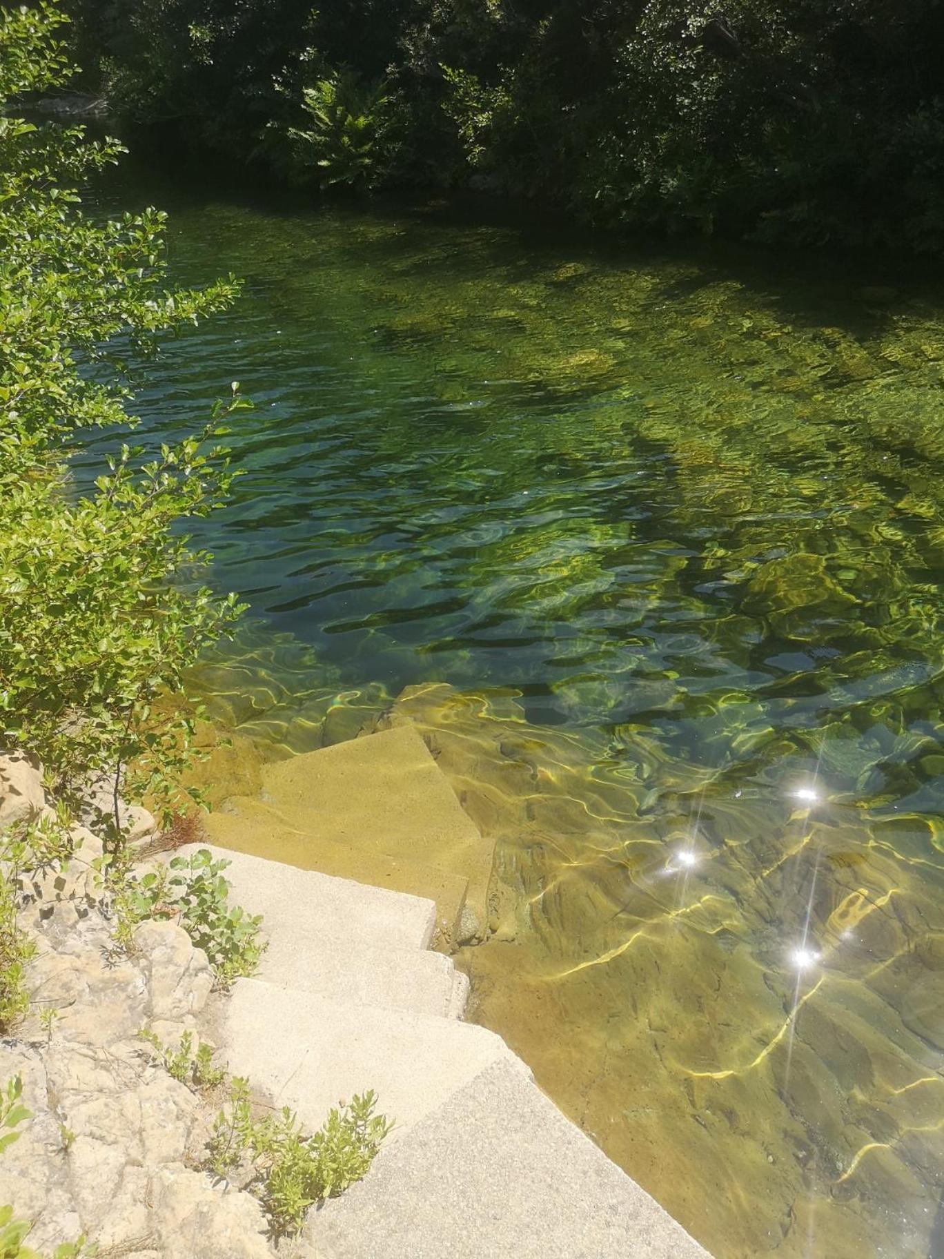 Villa Les Pieds Dans L'Eau Le Pont du Travo Екстер'єр фото